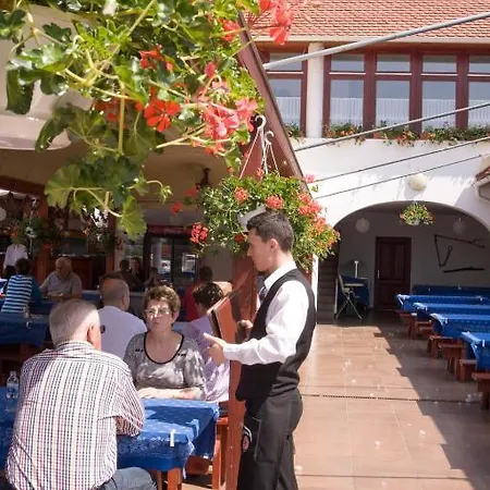 Fehertoi Halaszcsarda Es Szalloda Szatymaz