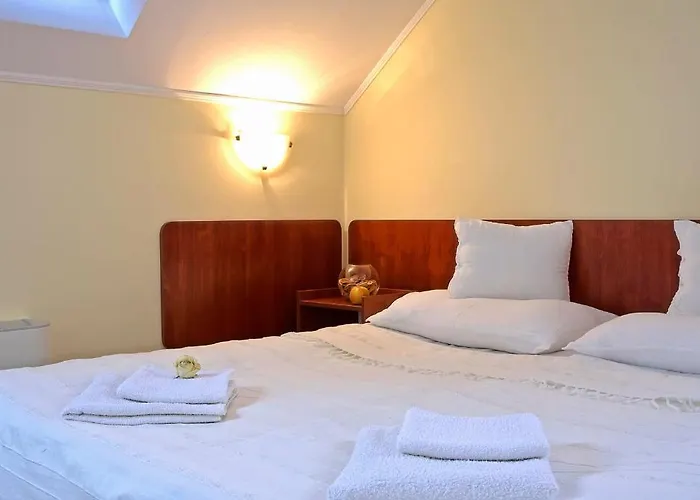 فندق مبيت وإفطار Fehertoi Halaszcsarda Es Szalloda *