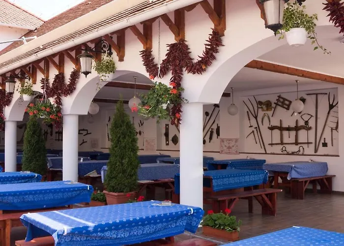 Fehertoi Halaszcsarda Es Szalloda