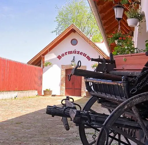 Fehertoi Halaszcsarda Es Szalloda فندق مبيت وإفطار