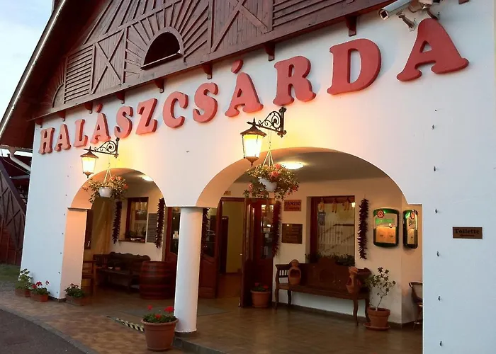 Fehertoi Halaszcsarda Es Szalloda فندق مبيت وإفطار Szatymaz